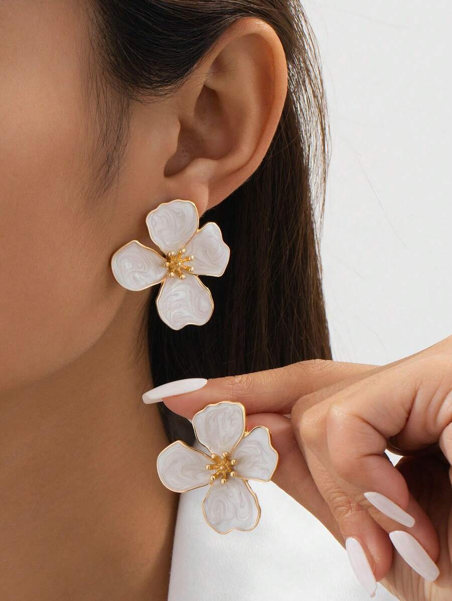 Brincos Flor Assimétrica Luxo Escultural